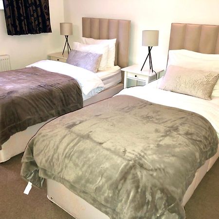 Superbly Located 2 Bedroom Luxury Apartment Bath Kültér fotó