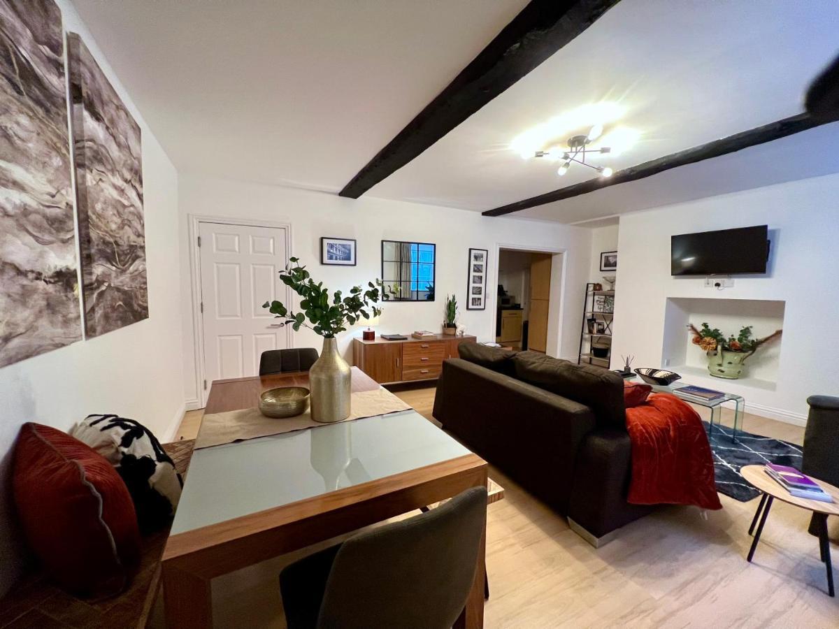 Superbly Located 2 Bedroom Luxury Apartment Bath Kültér fotó