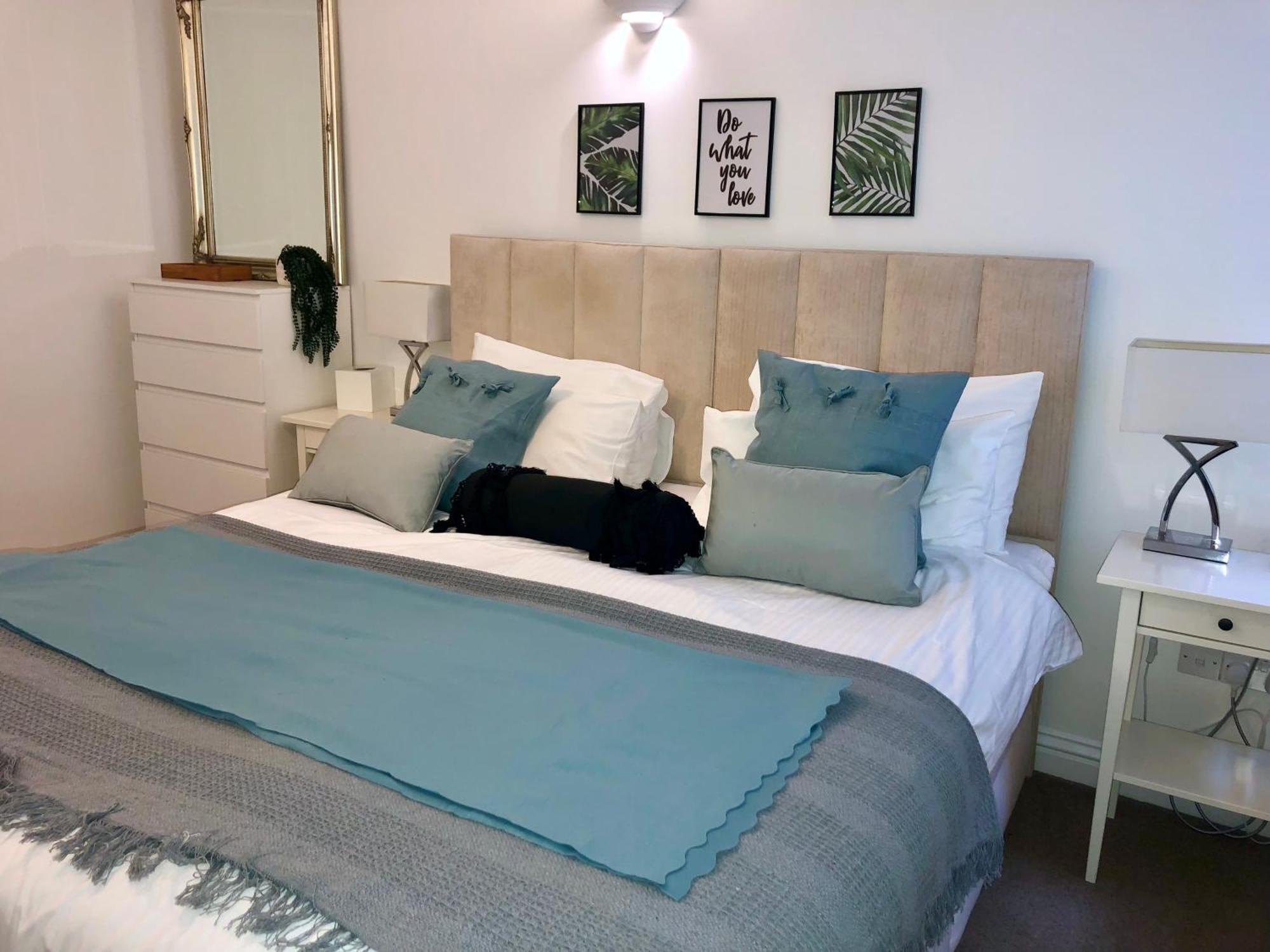 Superbly Located 2 Bedroom Luxury Apartment Bath Kültér fotó