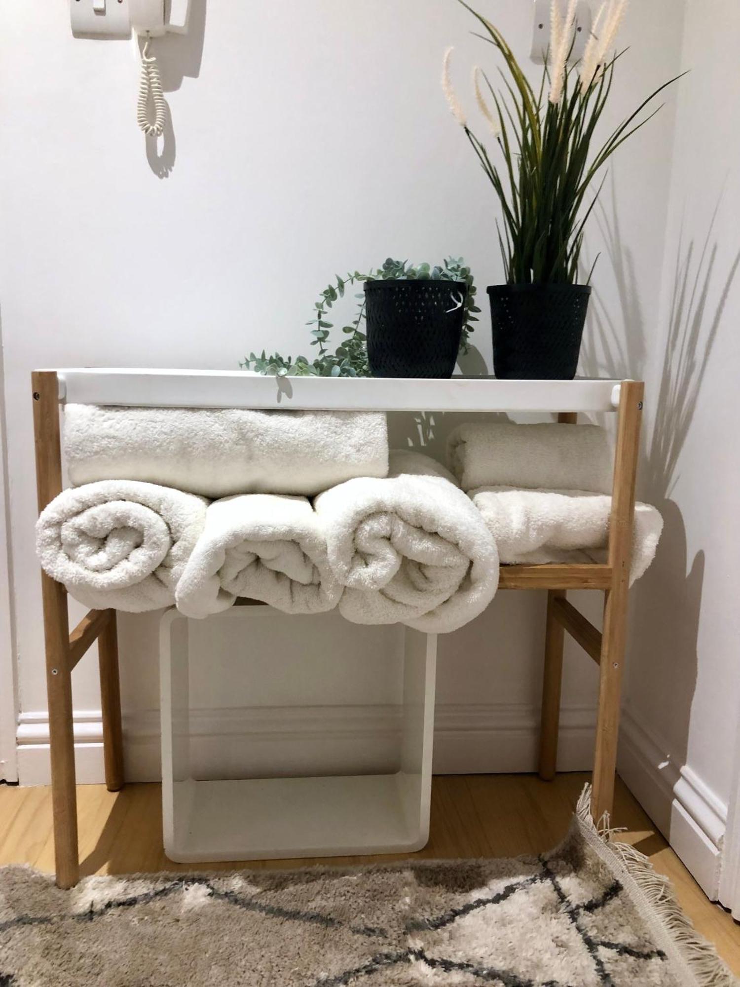Superbly Located 2 Bedroom Luxury Apartment Bath Kültér fotó