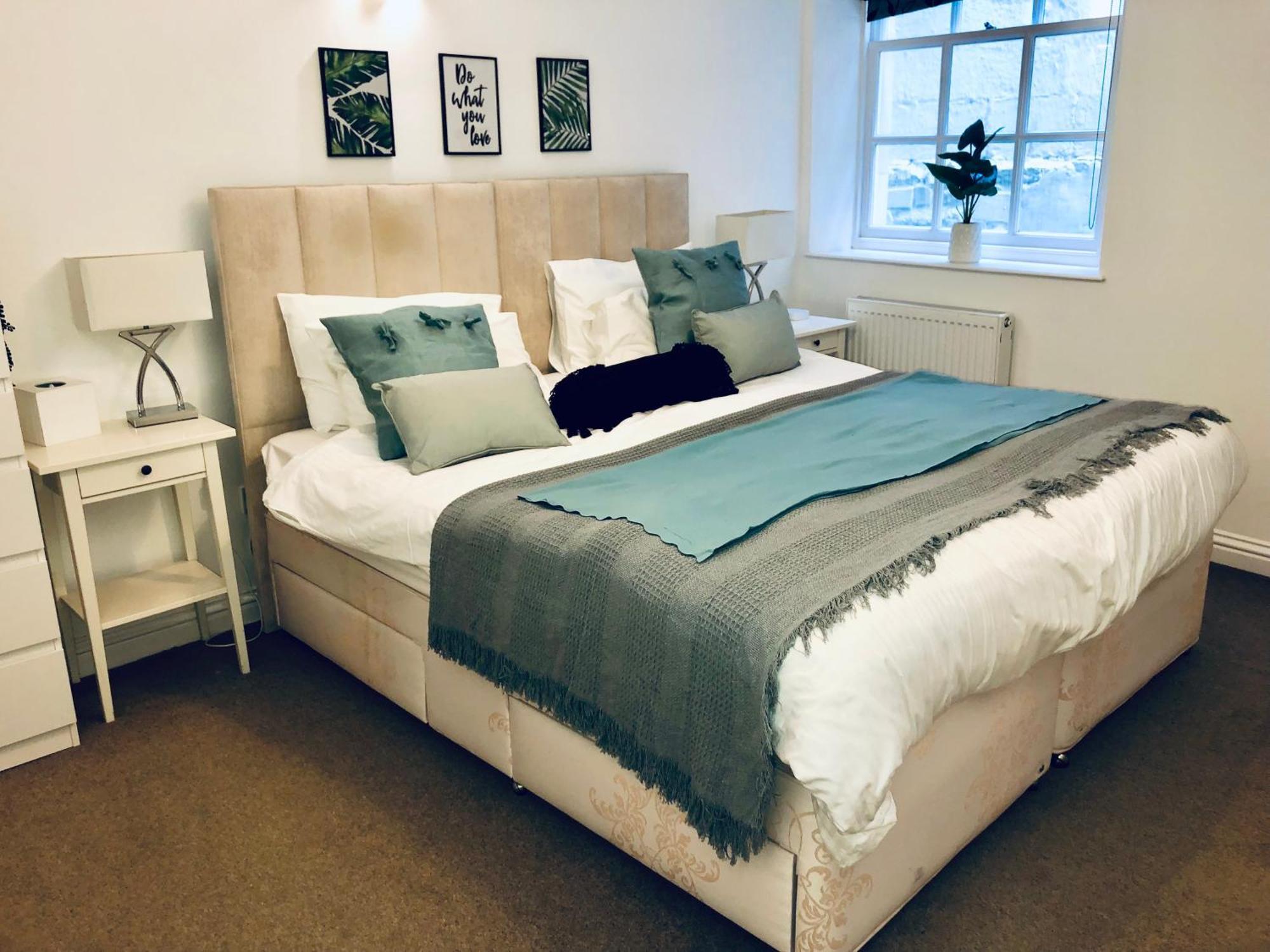Superbly Located 2 Bedroom Luxury Apartment Bath Kültér fotó
